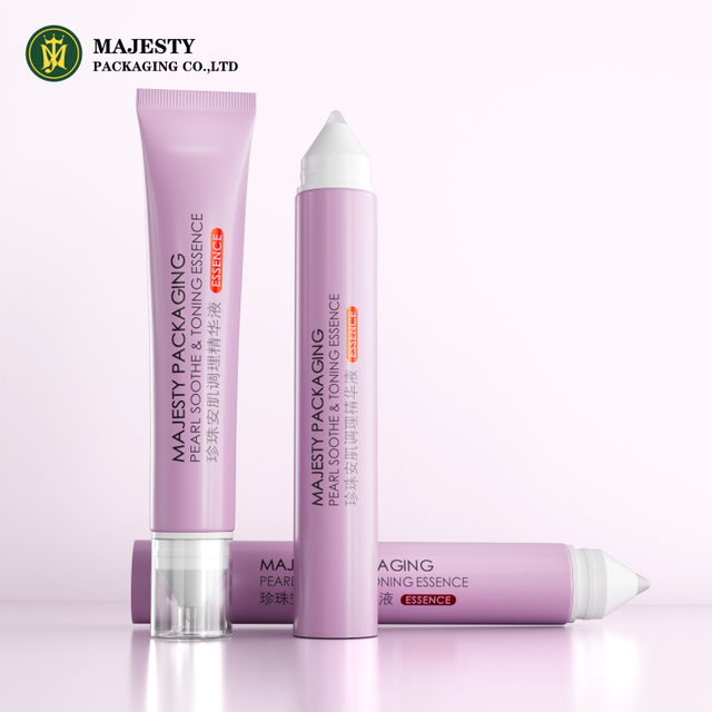 Индивидуальная пластиковая упаковка PE COSMETIC TUBE для помады с силиконовым заостренным аппликатором