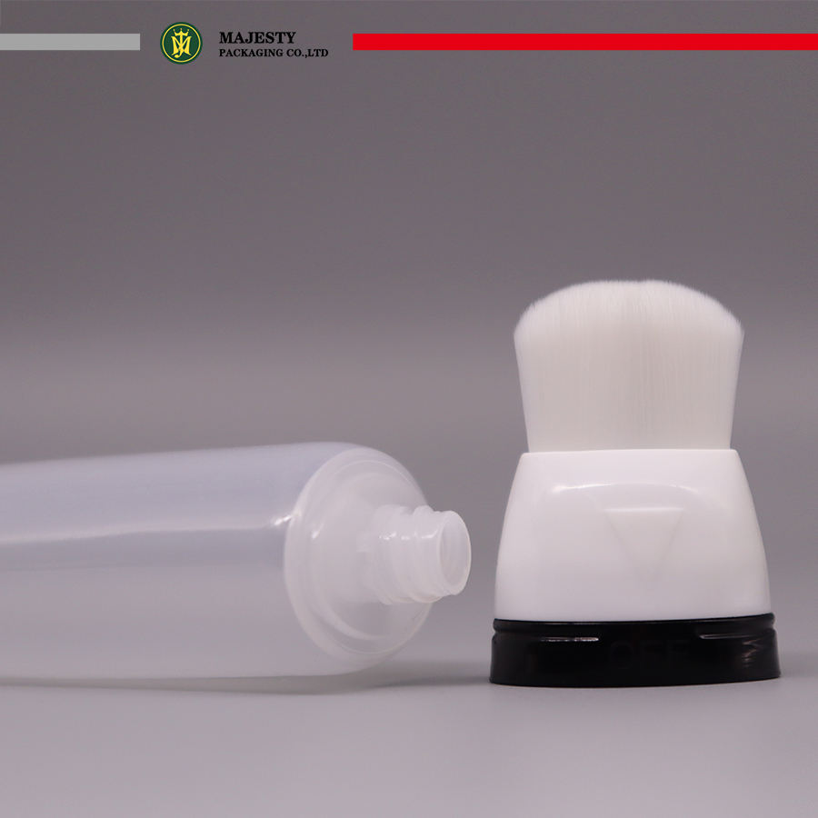Изготовленный на заказ пустой пластиковый тюбик с аппликатором с мягкой кистью для тюбика с косметической основой