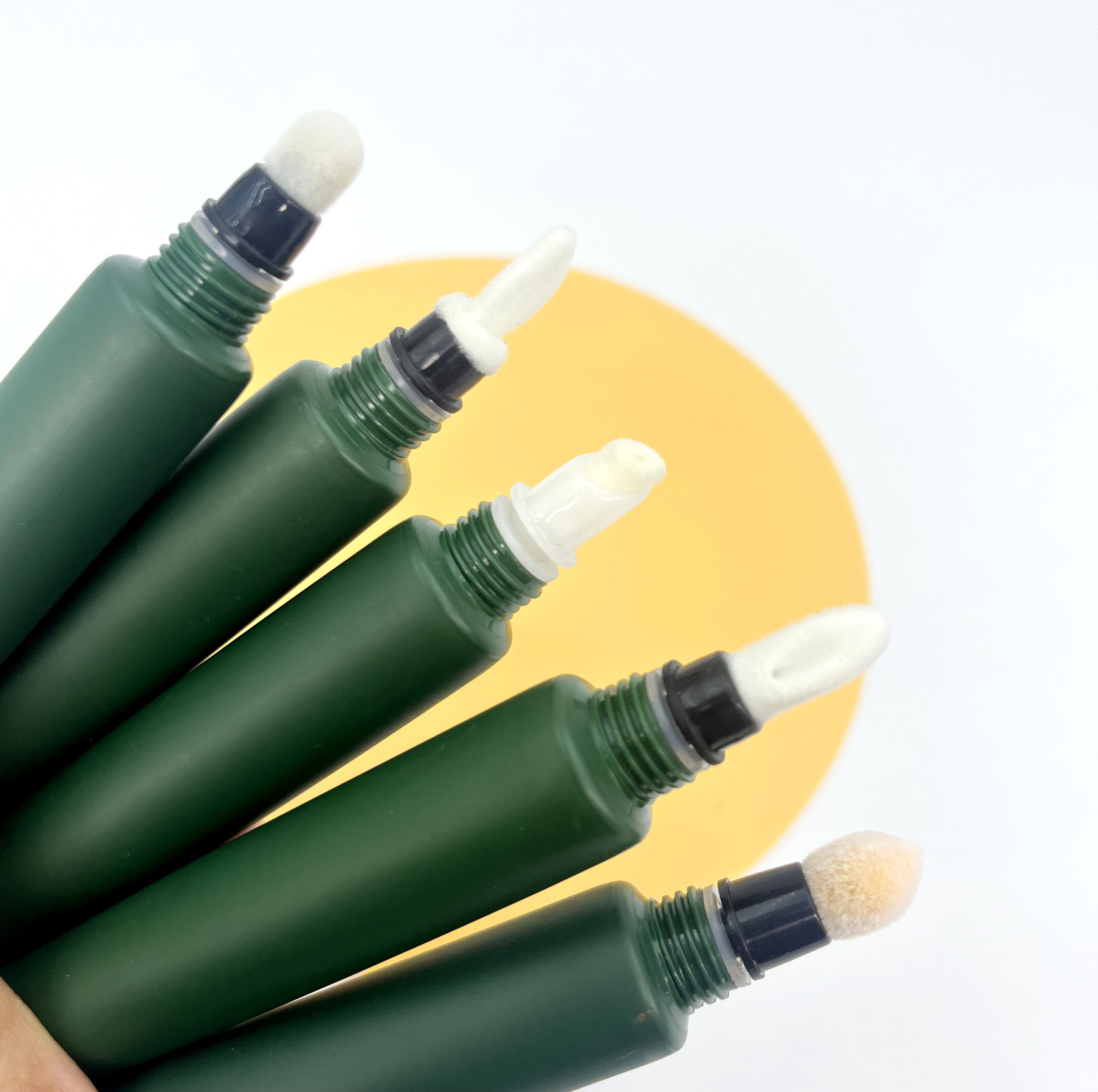 Популярные экологически чистые 10 мл пластиковые круглые контейнеры для бальзама для губ на заказ с флокирующимся аппликатором, солнцезащитный крем для глаз, маски для ухода за кожей