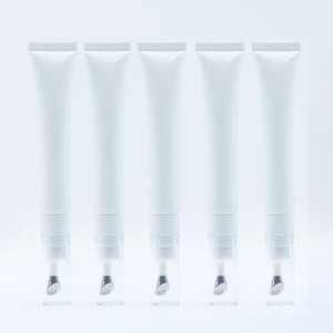 Индивидуальная высококачественная пустая косметическая упаковка объемом 20 мл, тюбик с эссенцией крема для глаз из цинкового сплава с индивидуальным логотипом, вибрирующая массажная головка