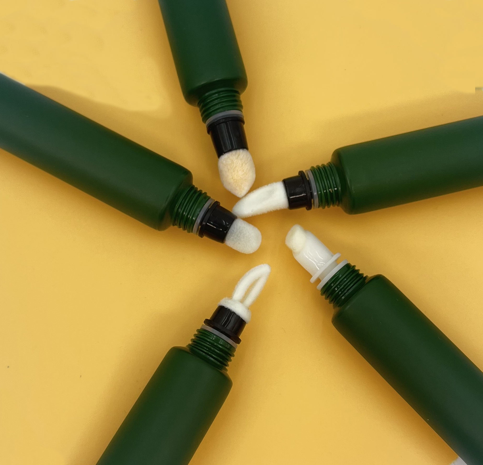 Популярные экологически чистые 10 мл пластиковые круглые контейнеры для бальзама для губ на заказ с флокирующимся аппликатором, солнцезащитный крем для глаз, маски для ухода за кожей